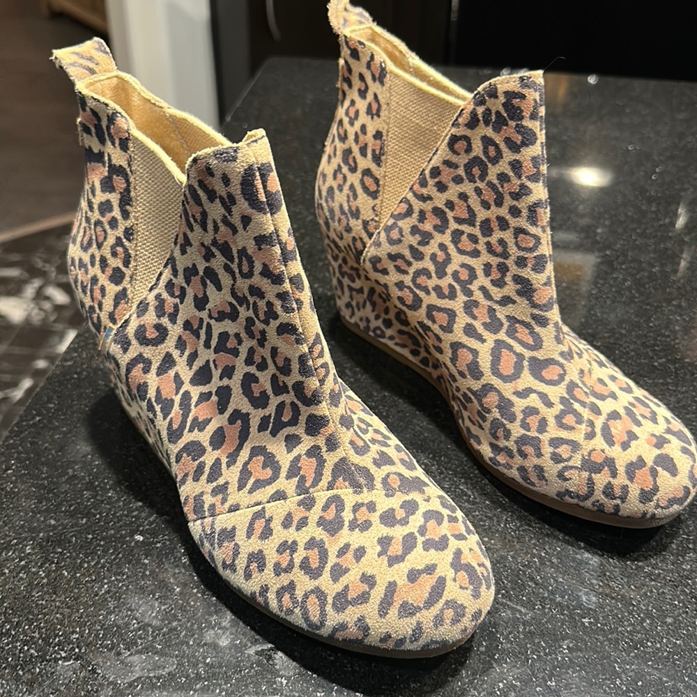 🔥 Toms Wedge size 8 Leopard print TOMS wedge booties